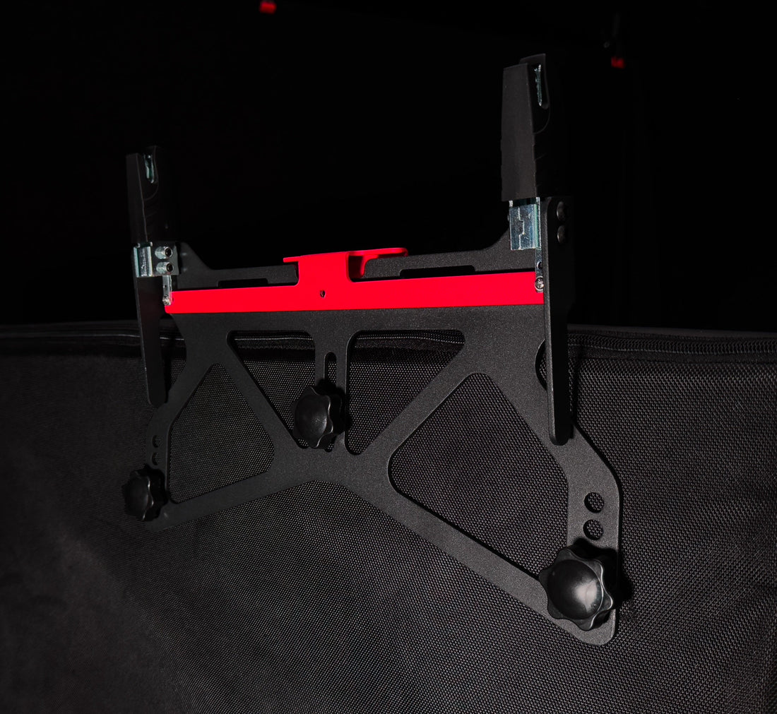 DOXAFER® ISOFIX-Konnektor: Rastarme und Verstellmechanik der Halterung, montiert an der Transporttasche